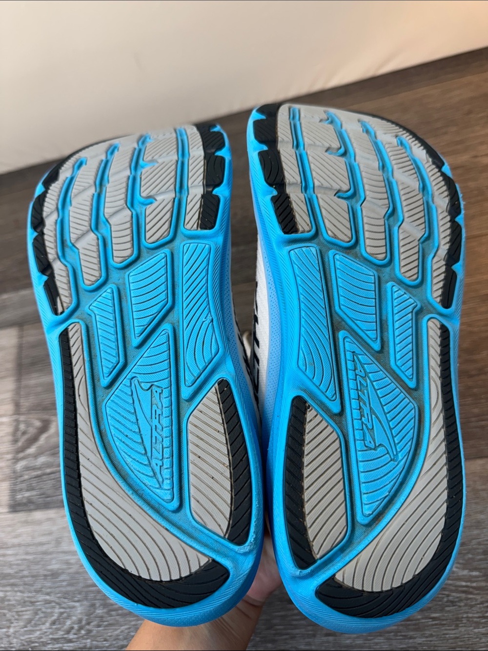 Altra Men's White and Blue Athletic Running Shoes SZ 8.5 (h124) - Picture 6 of 8